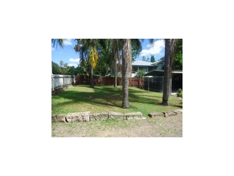 77 Warwick Rd, Ipswich QLD 4305