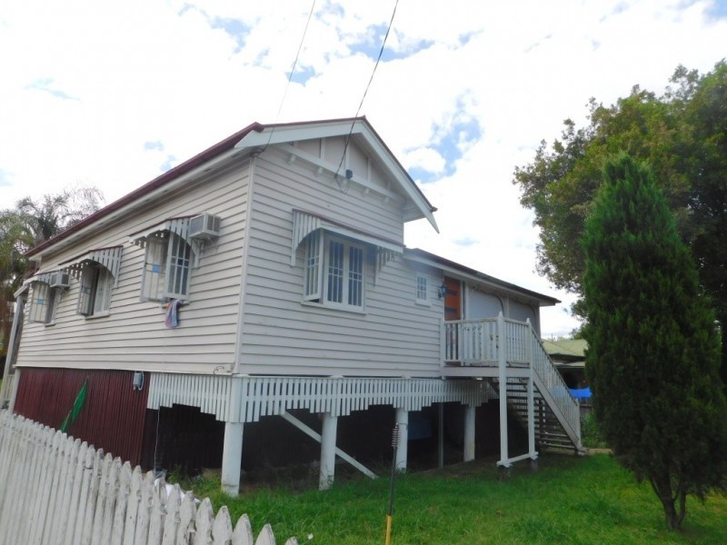 77 Warwick Rd, Ipswich QLD 4305