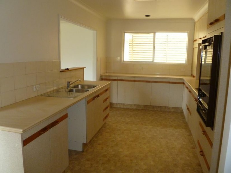 60 Nelson Street, Bundamba QLD 4304
