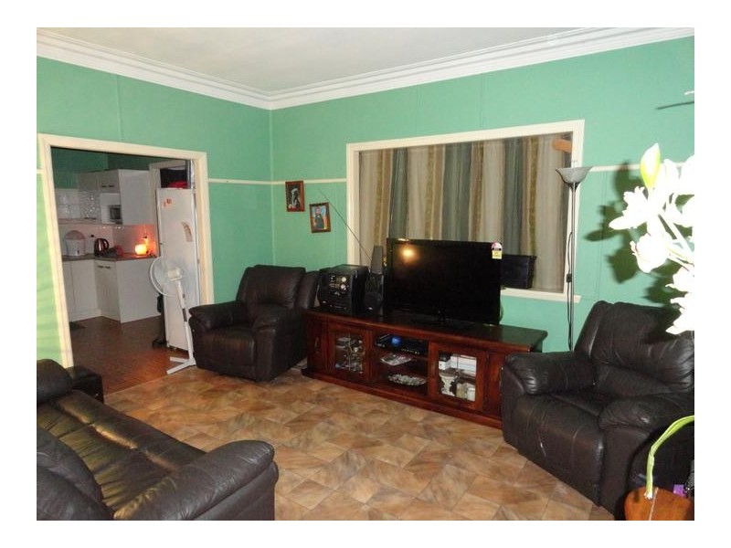 15 Joseph Street, Dinmore QLD 4303