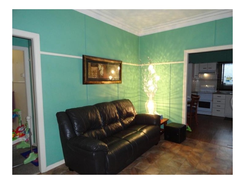 15 Joseph Street, Dinmore QLD 4303