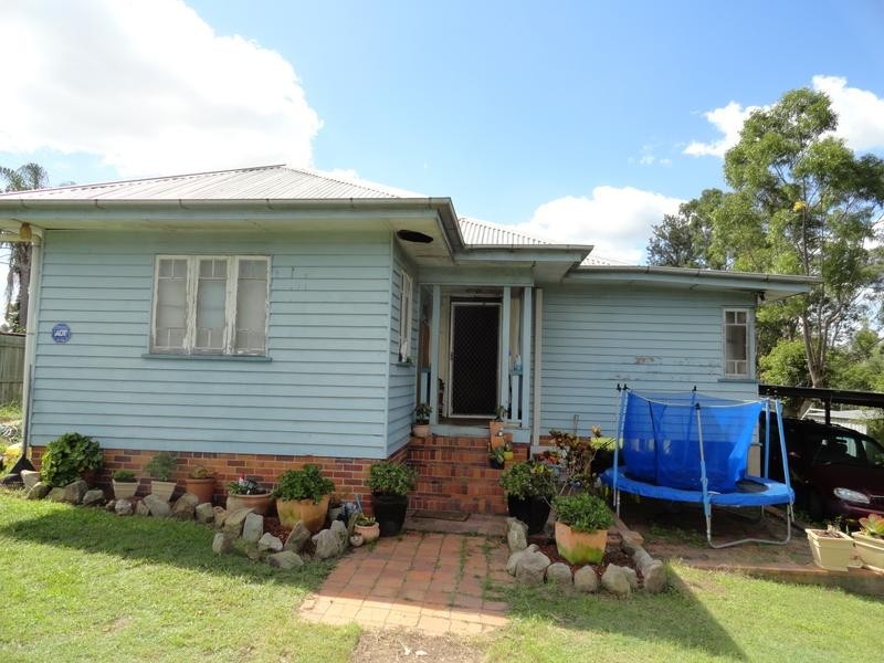 15 Joseph Street, Dinmore QLD 4303