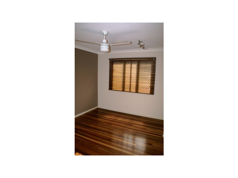 18 Selwyn Street, North Booval QLD 4304