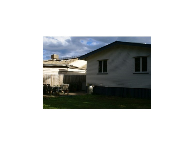 18 Selwyn Street, North Booval QLD 4304