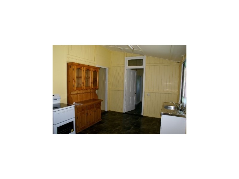 17 Pelican Street, North Ipswich QLD 4305