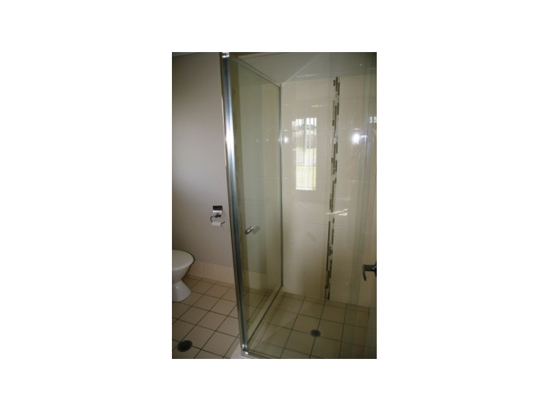 16 McInnes Street, Lowood QLD 4311