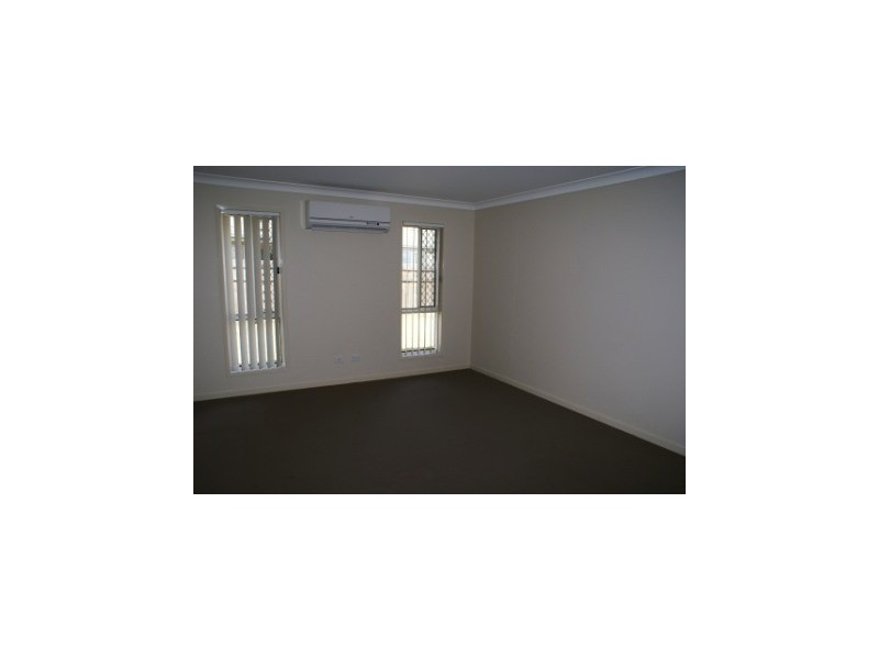 16 McInnes Street, Lowood QLD 4311