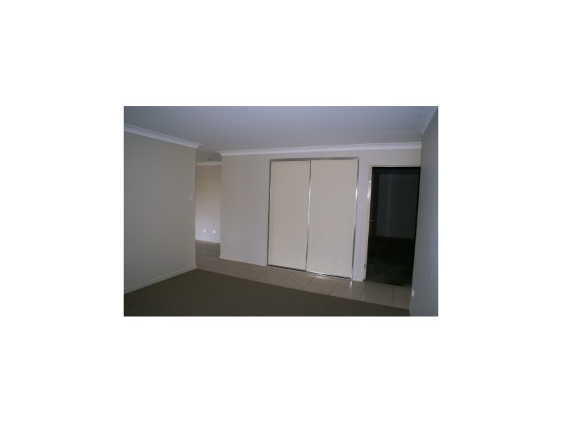 16 McInnes Street, Lowood QLD 4311