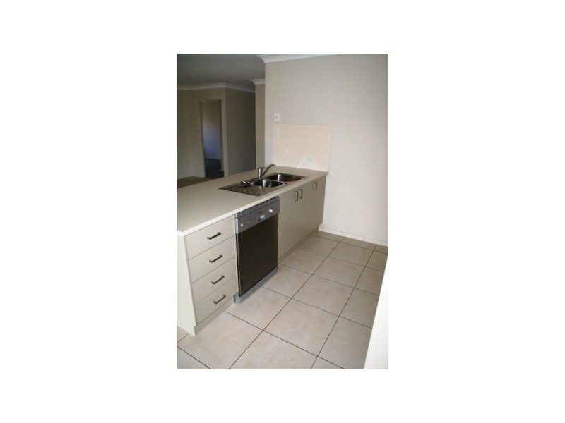 16 McInnes Street, Lowood QLD 4311