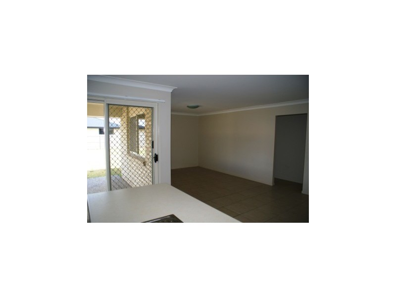 16 McInnes Street, Lowood QLD 4311