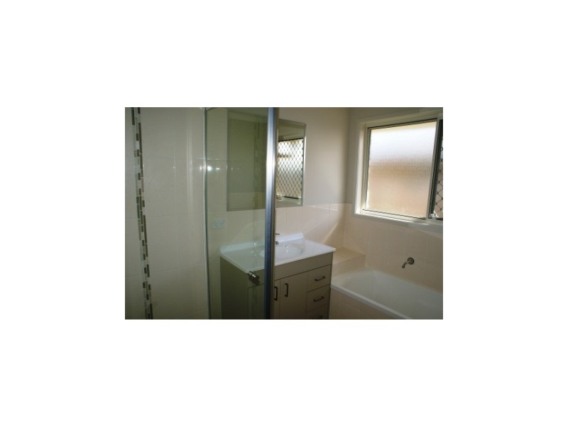 16 McInnes Street, Lowood QLD 4311