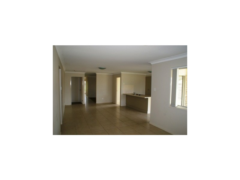 16 McInnes Street, Lowood QLD 4311