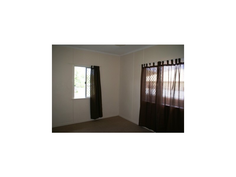 6 Huish Street, Eastern Heights QLD 4305
