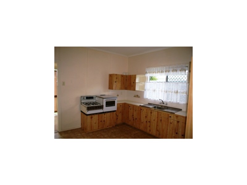 6 Huish Street, Eastern Heights QLD 4305