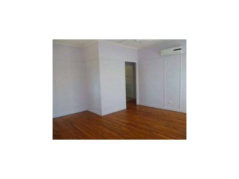 25 Ernest Street, Leichhardt QLD 4305