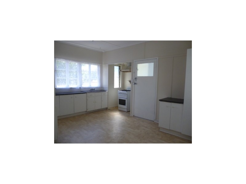 25 Ernest Street, Leichhardt QLD 4305