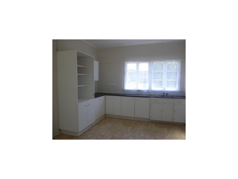 25 Ernest Street, Leichhardt QLD 4305