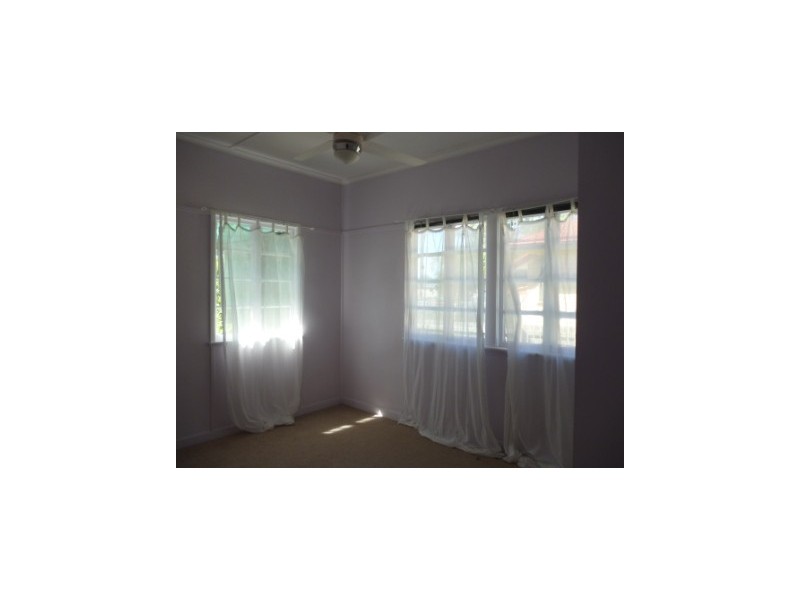 25 Ernest Street, Leichhardt QLD 4305