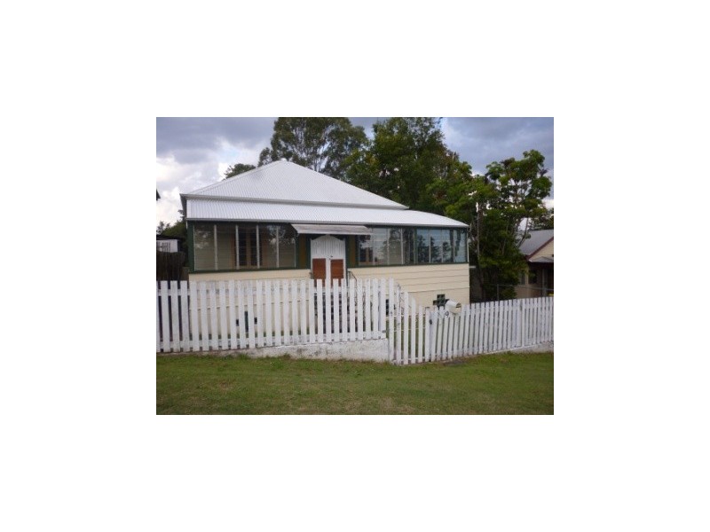 9 Challinor Street, Sadliers Crossing QLD 4305