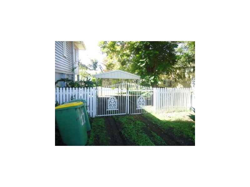 17 James Street, East Ipswich QLD 4305
