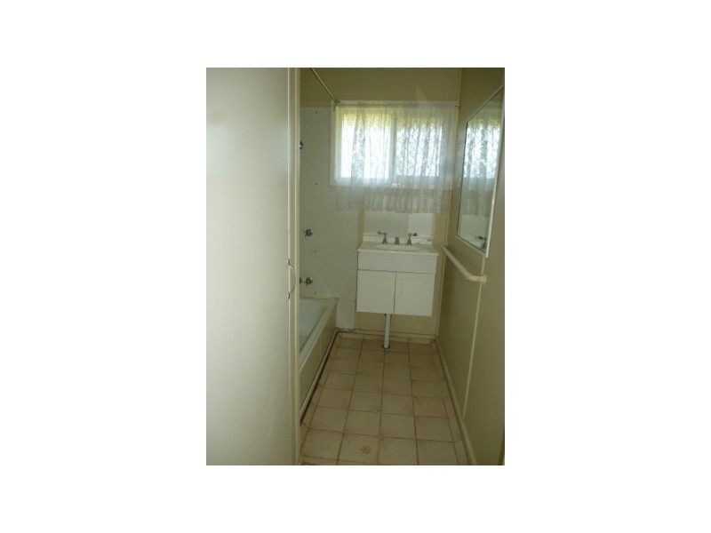 18 Jessica Street, Riverview QLD 4303