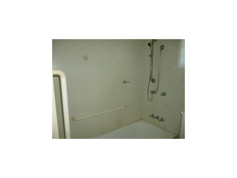 18 Jessica Street, Riverview QLD 4303