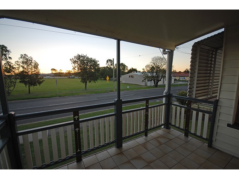 9 School Street, Rosewood QLD 4340