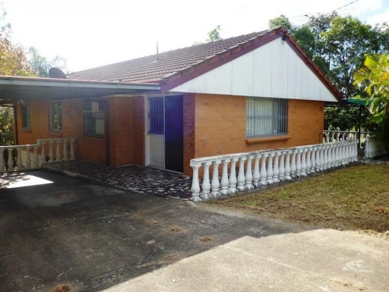 11 Dossie Street, Riverview QLD 4303