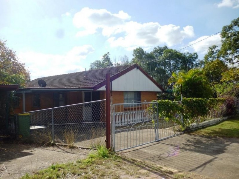 11 Dossie Street, Riverview QLD 4303