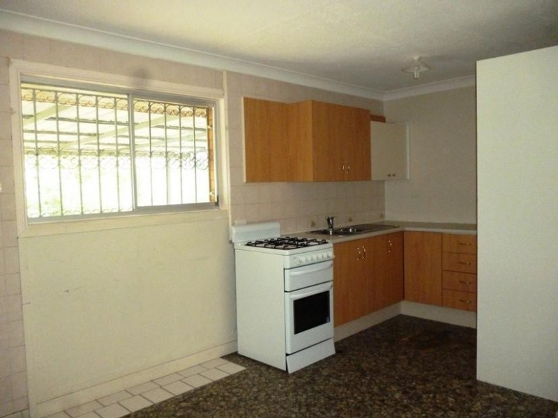 11 Dossie Street, Riverview QLD 4303