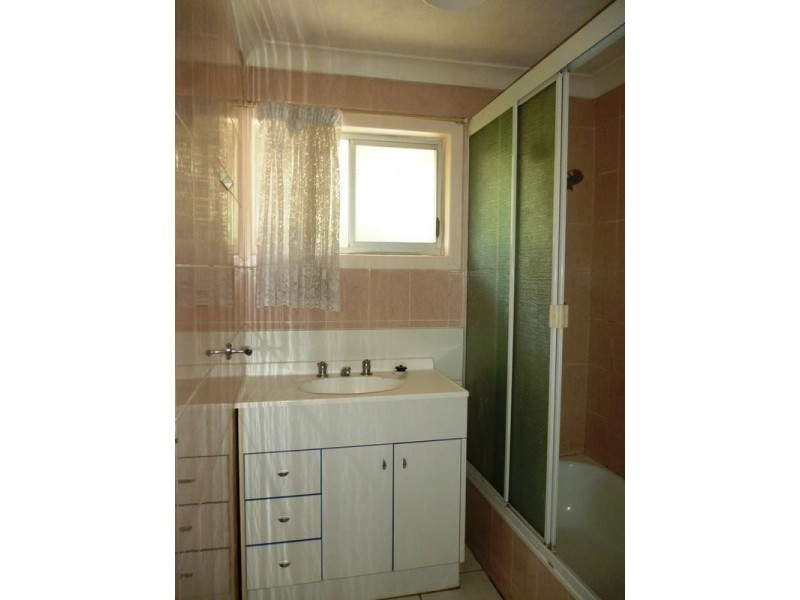 11 Dossie Street, Riverview QLD 4303