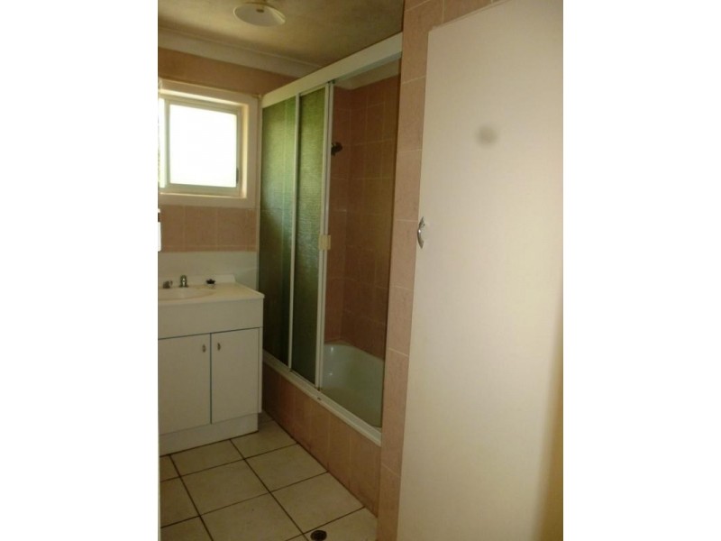 11 Dossie Street, Riverview QLD 4303