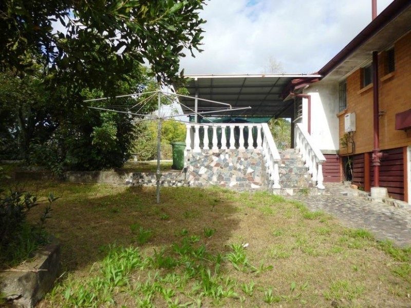 11 Dossie Street, Riverview QLD 4303