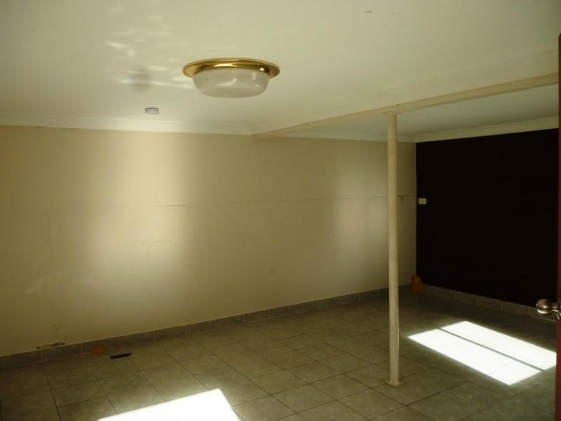 11 Dossie Street, Riverview QLD 4303