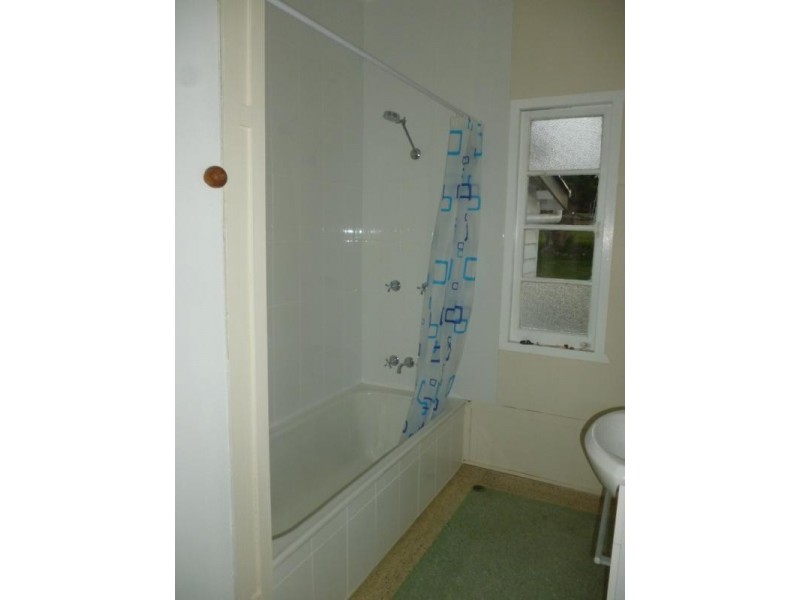 17 Peace Street, Lowood QLD 4311