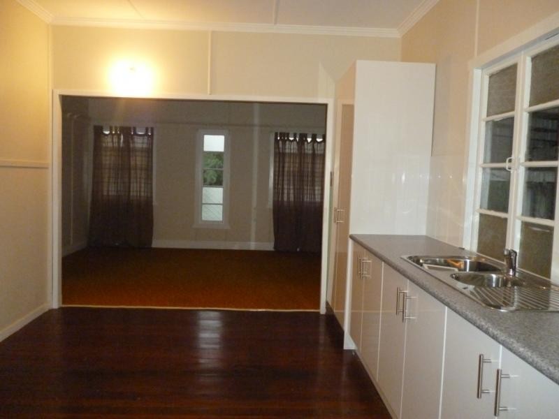 17 Peace Street, Lowood QLD 4311