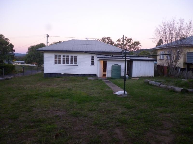 17 Peace Street, Lowood QLD 4311