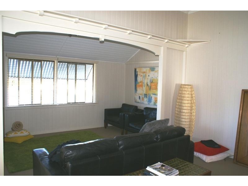 33 Queen Street, Newtown QLD 4305