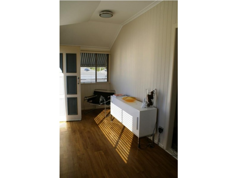 33 Queen Street, Newtown QLD 4305