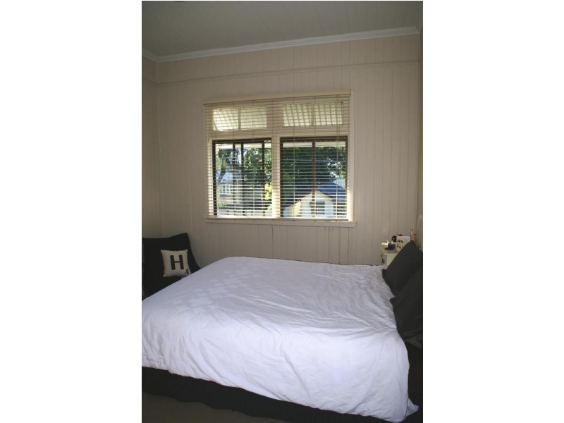 33 Queen Street, Newtown QLD 4305