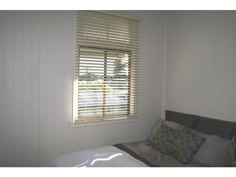 33 Queen Street, Newtown QLD 4305