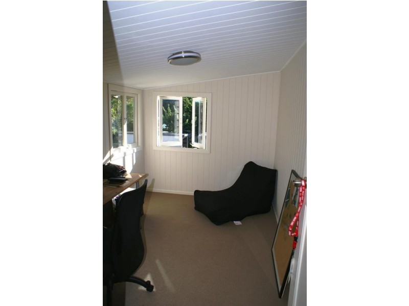 33 Queen Street, Newtown QLD 4305