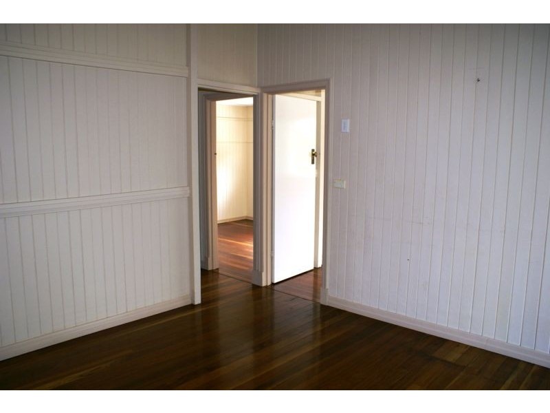 5 Molloy Street, Silkstone QLD 4304