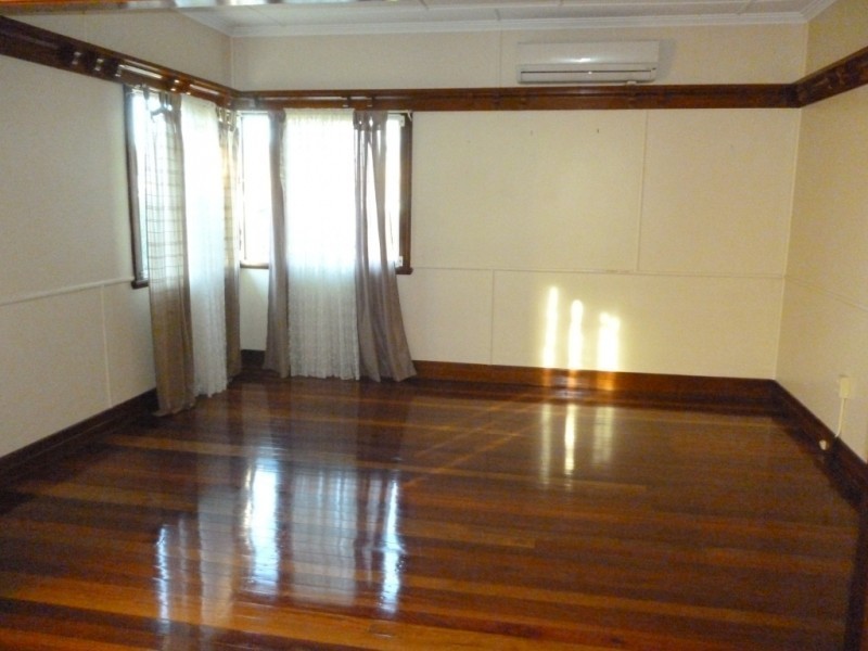 3 Walkers Lane, Booval QLD 4304