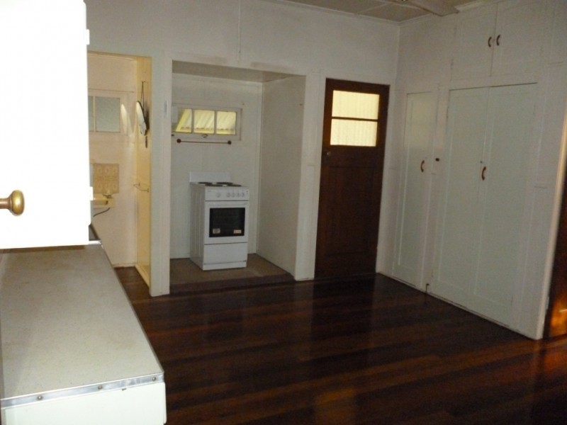 3 Walkers Lane, Booval QLD 4304