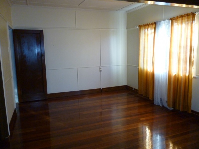 3 Walkers Lane, Booval QLD 4304