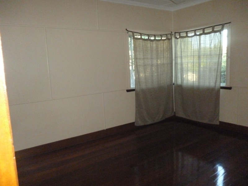 3 Walkers Lane, Booval QLD 4304