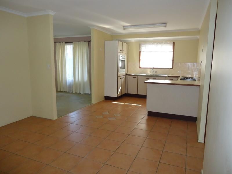 8 Naomai Street, Bundamba QLD 4304