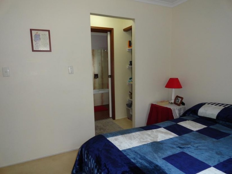 8 Naomai Street, Bundamba QLD 4304