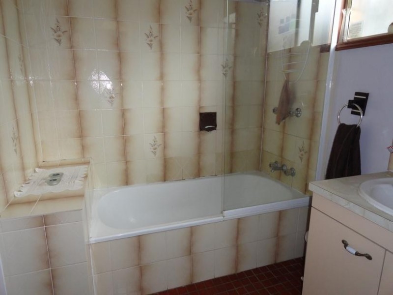 8 Naomai Street, Bundamba QLD 4304